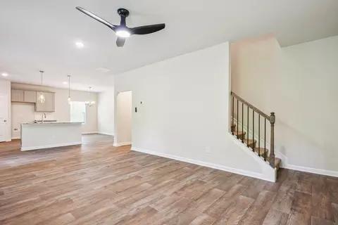 Living - 146 Post Oak Dr, Jackson, GA 30233 photo 3 of 6