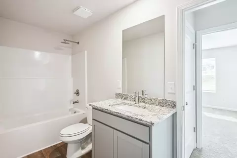 Bath - 146 Post Oak Dr, Jackson, GA 30233 photo 6 of 9