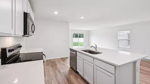 Kitchen - 2161 NE 28th Pl, Ocala, FL 34470 photo 4 of 6