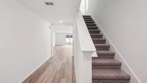 Entry Way - 2161 NE 28th Pl, Ocala, FL 34470 photo 2 of 4