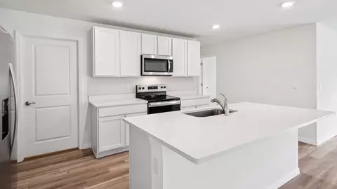 Kitchen - 2161 NE 28th Pl, Ocala, FL 34470 photo 2 of 6