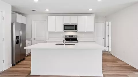 Kitchen - 2161 NE 28th Pl, Ocala, FL 34470 photo 3 of 6