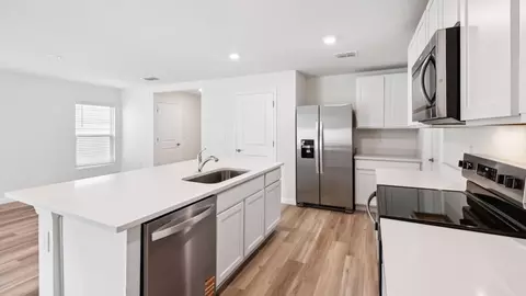 Kitchen - 2161 NE 28th Pl, Ocala, FL 34470 photo 5 of 6