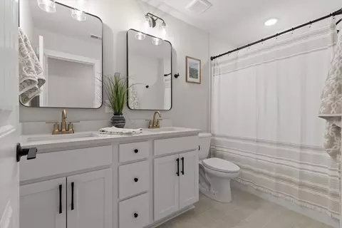 Bath - 9330 Orrin Ave, Ooltewah, TN 37363 photo 12 of 13