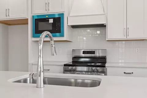 Kitchen - 9330 Orrin Ave, Ooltewah, TN 37363 photo 5 of 15