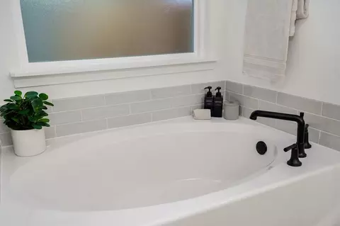 Bath - 1107 W Jay St, Ozark, MO 65721 photo 3 of 5