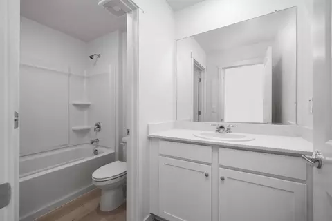Bath - 632 Darlington Way, Patterson, CA 95363 photo 3 of 3