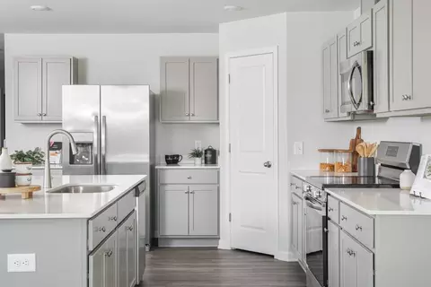 Kitchen - 169 Squires Run Ln, Richlands, NC 28574 photo 3 of 4