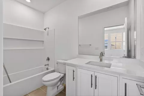 Bath - 8120 Lamplight Dr, Tracy, CA 95377 photo 2 of 3