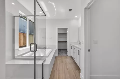 Bath - 8120 Lamplight Dr, Tracy, CA 95377 photo 1 of 3