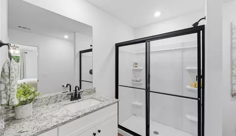 Bath - 1695 Ridgeview Dr, Springdale, AR 72762 photo 1 of 2