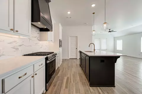 Kitchen - 4909 Vinca Ln, Edmond, OK 73034 photo 4 of 6
