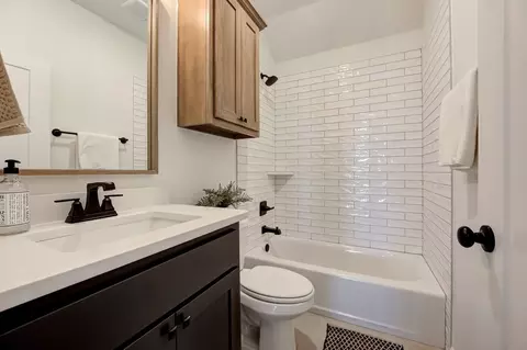Bath - 4909 Vinca Ln, Edmond, OK 73034 photo 6 of 7