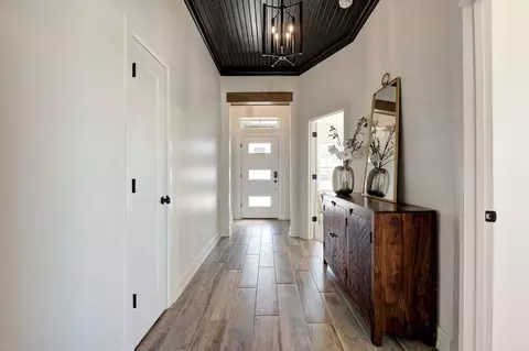 Entry Way - 4909 Vinca Ln, Edmond, OK 73034 photo 2 of 3