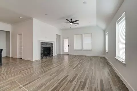 Living - 4909 Vinca Ln, Edmond, OK 73034 photo 1 of 7