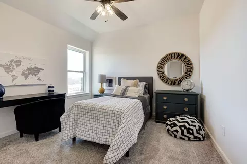 Bedroom - 4909 Vinca Ln, Edmond, OK 73034 photo 5 of 7