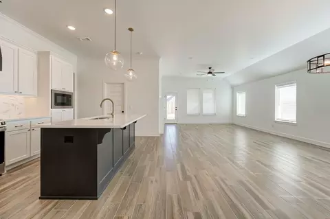 Living - 4909 Vinca Ln, Edmond, OK 73034 photo 1 of 6