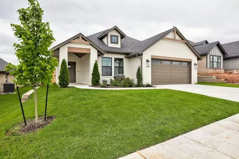 Exterior - 4909 Vinca Ln, Edmond, OK 73034 photo 3 of 5