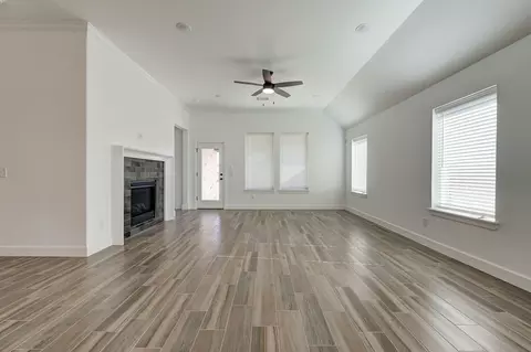 Living - 4909 Vinca Ln, Edmond, OK 73034 photo 2 of 7