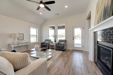 Living - 4909 Vinca Ln, Edmond, OK 73034 photo 6 of 7