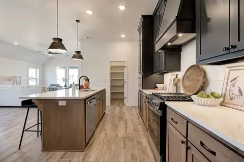 Kitchen - 4909 Vinca Ln, Edmond, OK 73034 photo 3 of 6