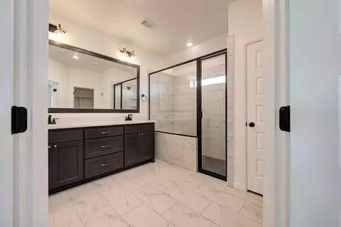 Bath - 4909 Vinca Ln, Edmond, OK 73034 photo 1 of 7