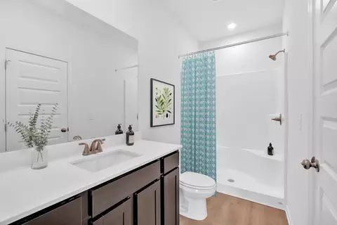 Bath - 618 Lovers Lane Rd, Calhoun, GA 30701 photo 4 of 5