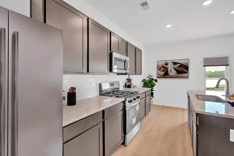 Kitchen - 618 Lovers Lane Rd, Calhoun, GA 30701 photo 5 of 9
