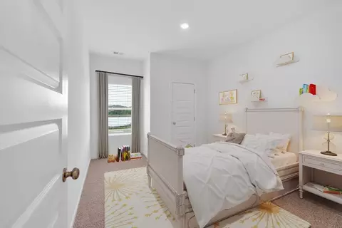Bedroom - 618 Lovers Lane Rd, Calhoun, GA 30701 photo 4 of 6