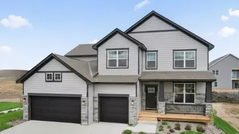 1671 Century Cir, Maplewood, MN 55119