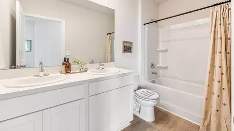 Bath - 1822 Hammock Trace Dr, Parrish, FL 34219 photo 3 of 7