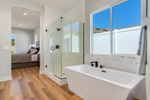 Bath - 6533 Canyon Oaks, Simi Valley, CA 93063 photo 3 of 5