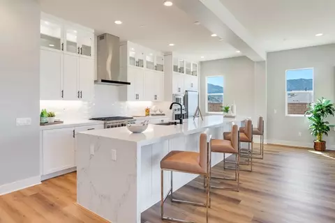 Kitchen - 6533 Canyon Oaks, Simi Valley, CA 93063 photo 4 of 8