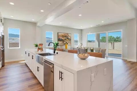 Kitchen - 6533 Canyon Oaks, Simi Valley, CA 93063 photo 3 of 8