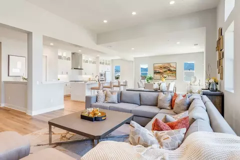 Living - 6533 Canyon Oaks, Simi Valley, CA 93063 photo 2 of 4