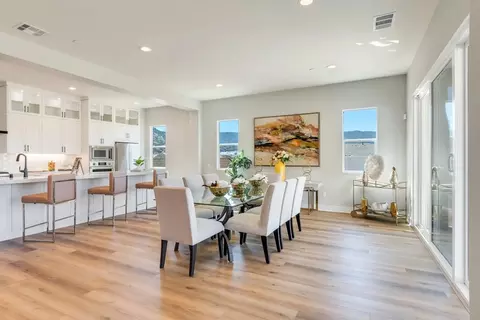Dining - 6533 Canyon Oaks, Simi Valley, CA 93063 photo 1 of 3