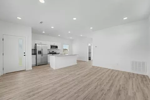Living - 571 Solar St, Centerton, AR 72713 photo 1 of 5