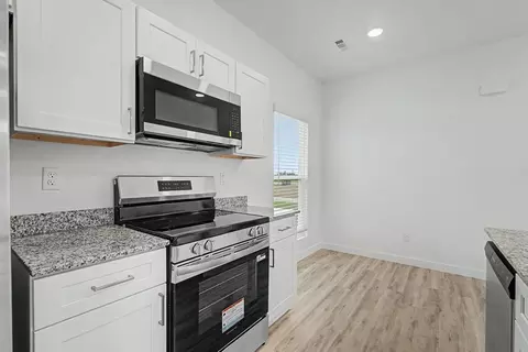 Kitchen - 571 Solar St, Centerton, AR 72713 photo 3 of 4