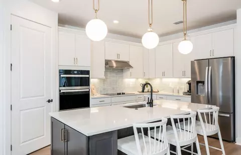 Kitchen - 9931 Johnson Oaks Gln, Parrish, FL 34219 photo 1 of 2
