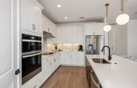 Kitchen - 9931 Johnson Oaks Gln, Parrish, FL 34219 photo 2 of 2