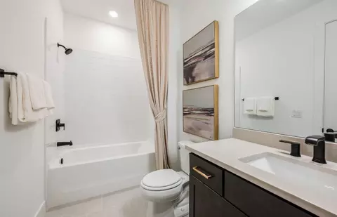 Bath - 9931 Johnson Oaks Gln, Parrish, FL 34219 photo 4 of 4