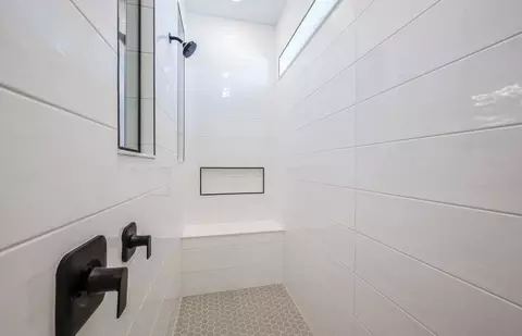 Bath - 9931 Johnson Oaks Gln, Parrish, FL 34219 photo 2 of 3