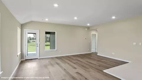 Living - 601 S 85th St, Broken Arrow, OK 74014 photo 2 of 3