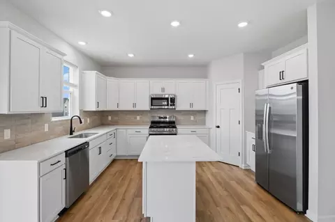 1149 Annagaire Curv, Rosemount, MN 55068