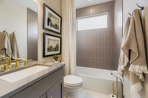 Bath - 5557 Portrush Loop, Elizabeth, CO 80107 photo 3 of 5