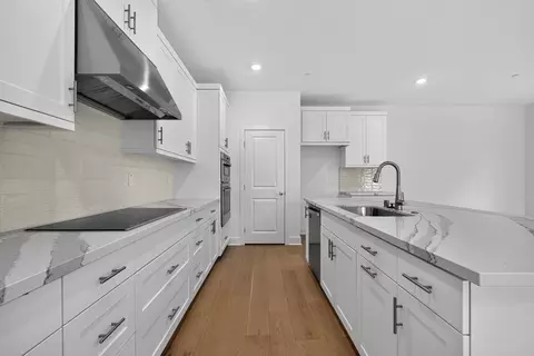 Kitchen - 481 Citrus Oak Rd, Glendora, CA 91740 photo 3 of 5