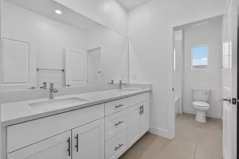 Bath - 481 Citrus Oak Rd, Glendora, CA 91740 photo 6 of 7