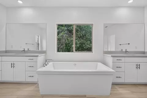 Bath - 481 Citrus Oak Rd, Glendora, CA 91740 photo 2 of 7