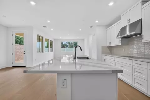 Kitchen - 481 Citrus Oak Rd, Glendora, CA 91740 photo 4 of 5