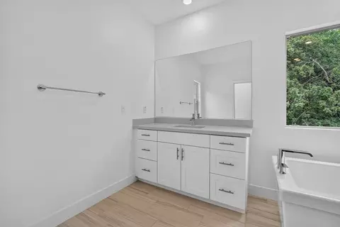Bath - 481 Citrus Oak Rd, Glendora, CA 91740 photo 1 of 7